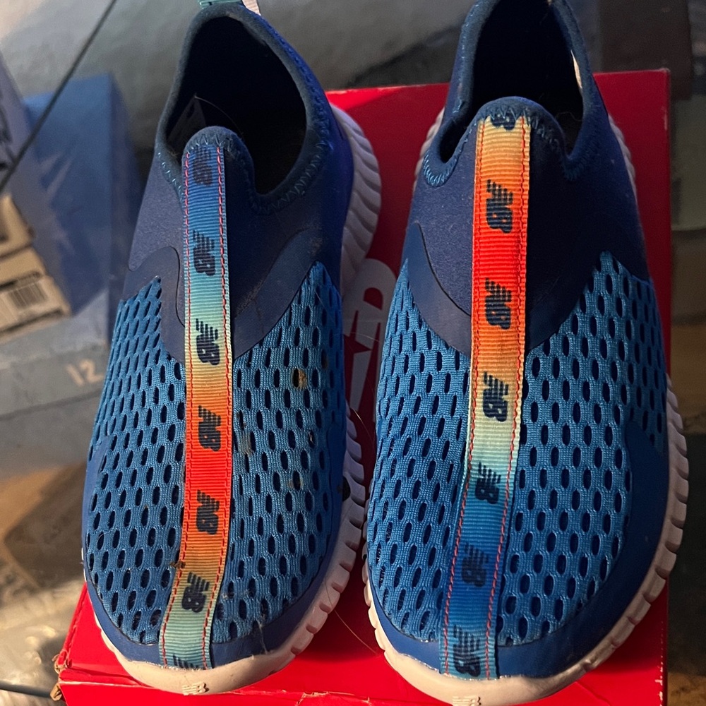 New Balance Kids Blue and Multicolor slip on Sneakers size 2 new damaged box